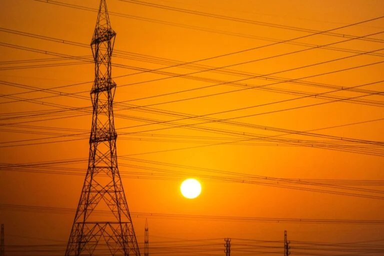energy-storage-‘needs-to-last-longer-as-heatwaves-and-data-centres-strain-infrastructure’