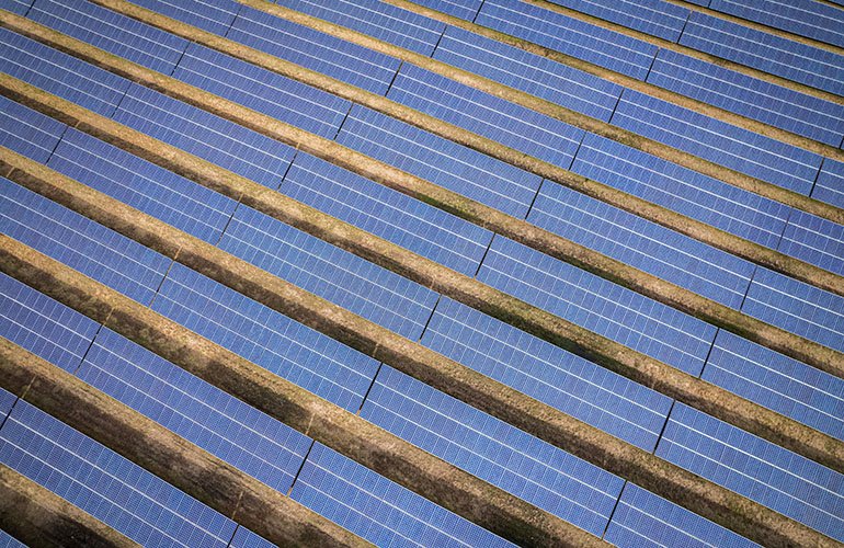 permitting-delays-to-hold-solar-install-numbers-flat-over-next-5-years