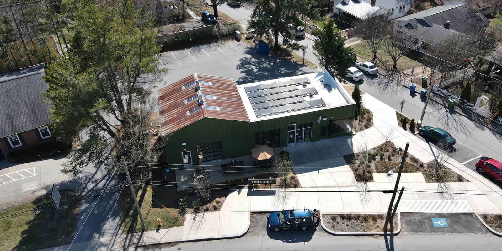 after-hurricane-helene-outage,-nc-bookstore-installs-microgrid-for-asheville-community