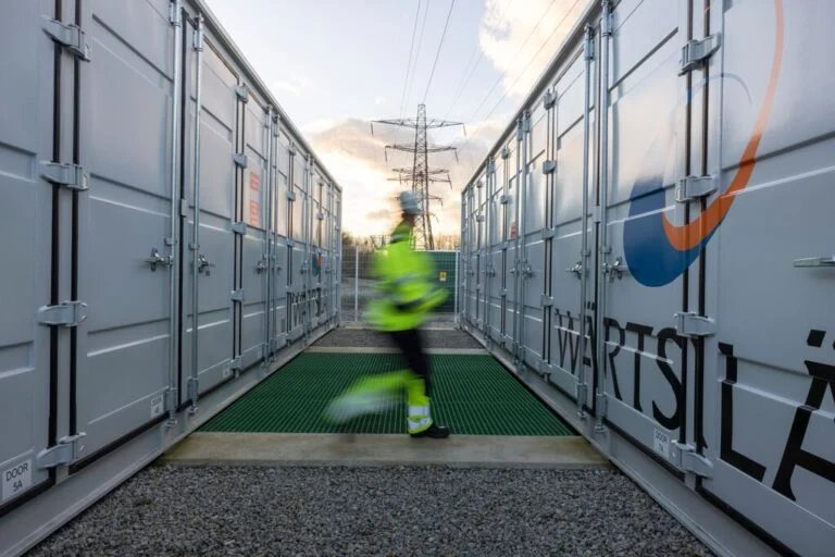 wartsila on-why-ai-data-centres-need-bess-to-smooth-demand-and-avoid-‘destroying-the-grid’