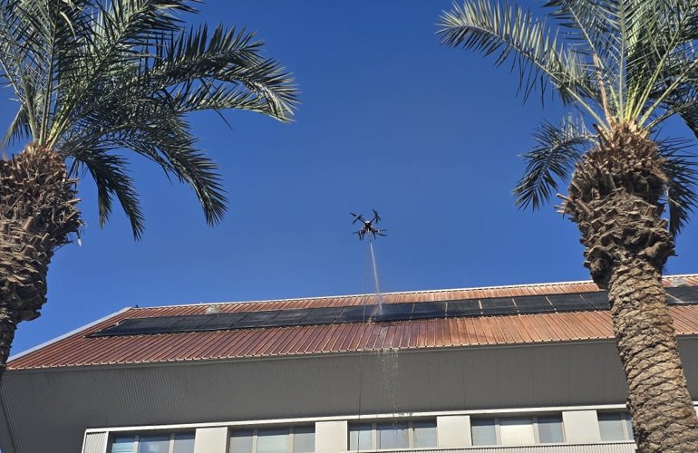 drone-cleaning-101:-a-new-tool-for-solar-o&m-takes-soiling-losses-(and-fall-risk)-off-the-roof