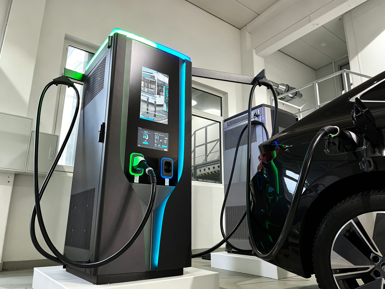 xcharge-unveils-the-new-generation-of-its-c7-dc-fast-charging-station-at-power2drive-europe