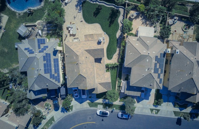 when-mentioned-in-listing,-homes-with-solar-sell-for-thousands-more