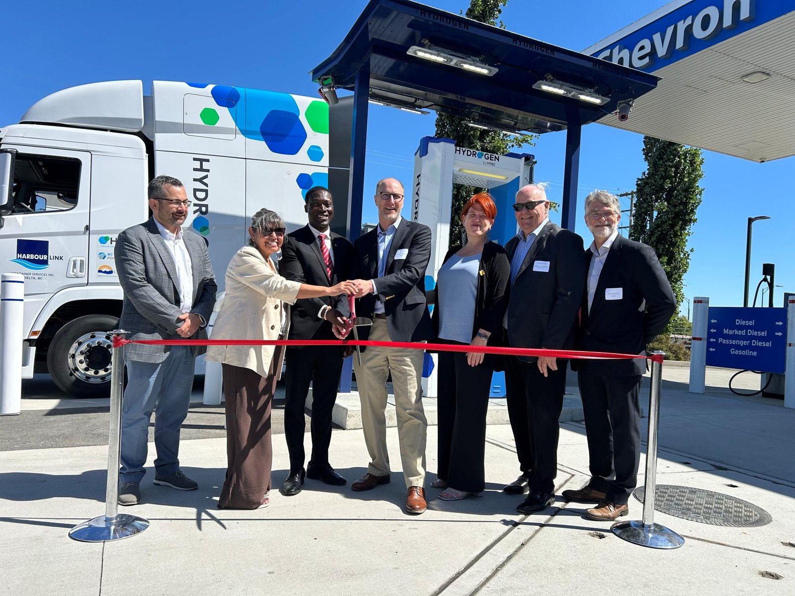 htec-opens-canada’s-first-700-bar-commercial-heavy-duty-clean-hydrogen-station