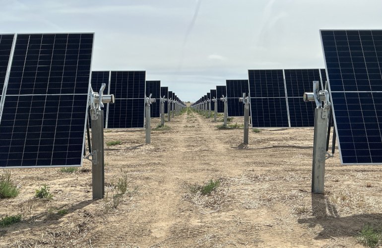 avangrid-starts-laying-panels-on-another-large-solar-project-in-oregon