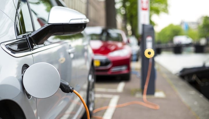 burnham’s-energyvat-cut-to-cost-street-parking-ev-drivers-172-million!