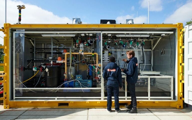 hydrogen-iron-flow-batteries:-how-elestor’s-tech-works