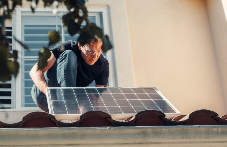 new-jersey-governor-signs-balcony-solar-bill-to-law