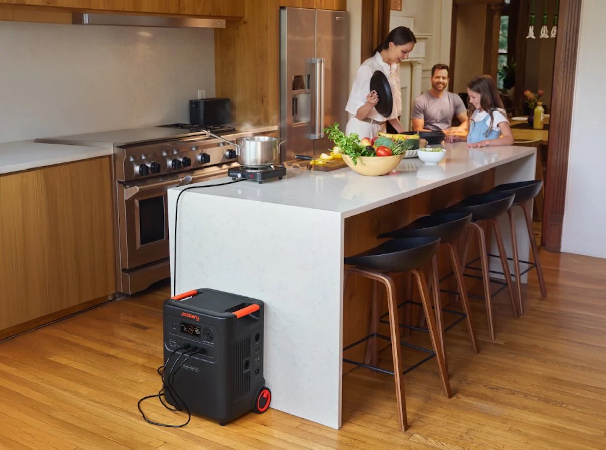 power-out,-jackery-on:-jackery-marks-labor-day-weekend-with-up-to-50%-off-home-battery-backup