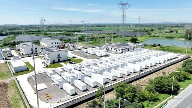 sungrow’s-battery-storage-revenue-tops-pv-business,-h1-shipments-hit-25gwh