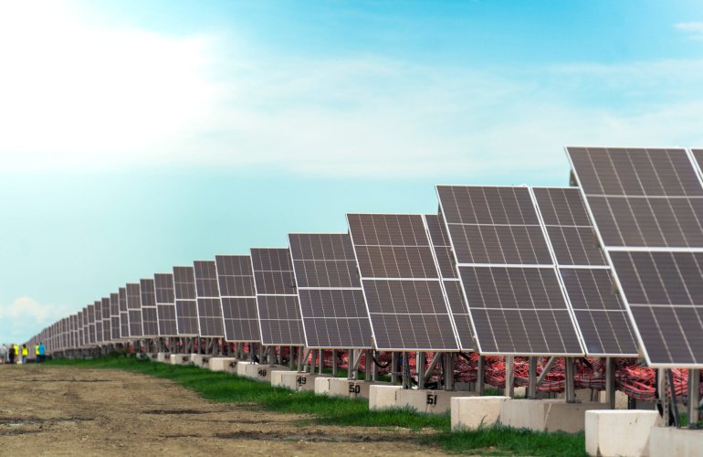 milwaukee-cuts-ribbon-on-city’s-largest-solar-project
