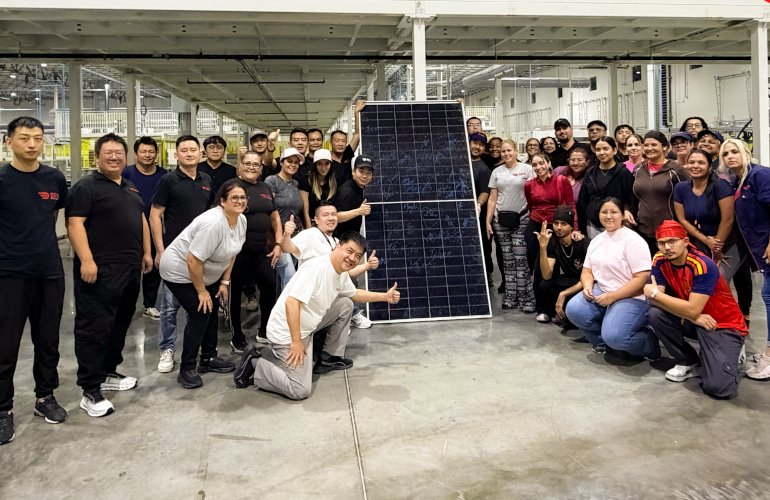 seg-solar-starts-commercial-scale-hjt-solar-panel-production-in-houston
