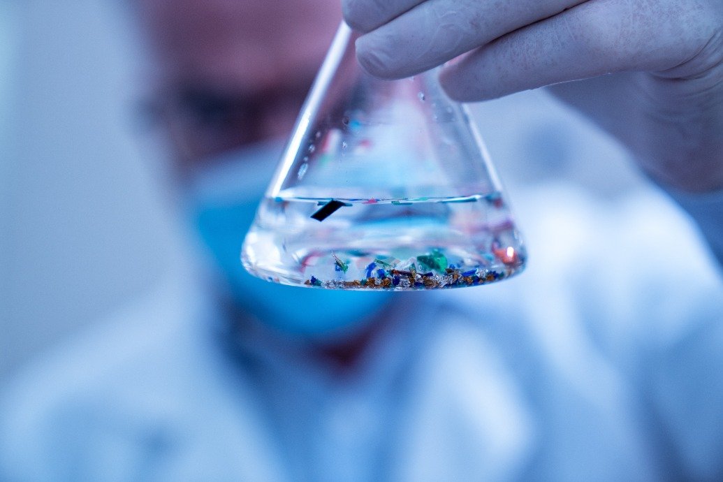 university-develops-filter-that-removes-90%-of-microplastics-from-water