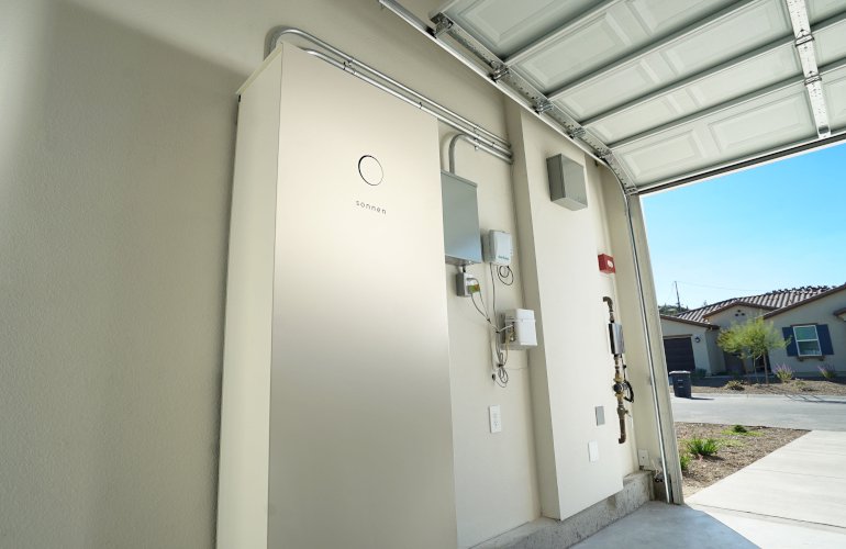california-governor-signs-bills-approving-virtual-power-plants