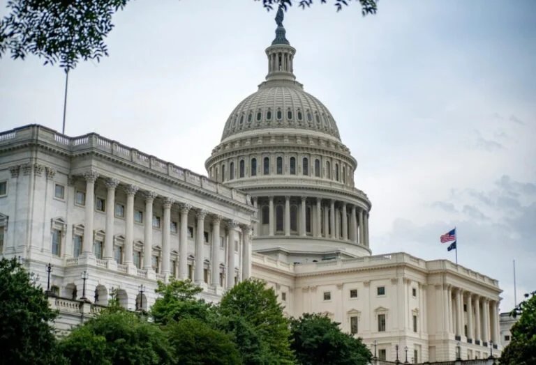 us-senators-propose-bipartisan-permitting-reforms-to-mixed-response-from-clean-energy-groups